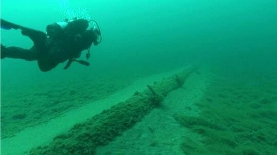 underwater photo: Enbridge report on Straits of Mackinac pipelines angers Michigan