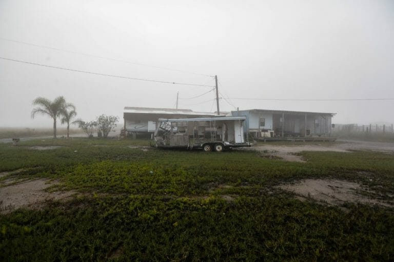 Louisiana, Sinking Fast, Prepares to Empty Its Coastal Plain