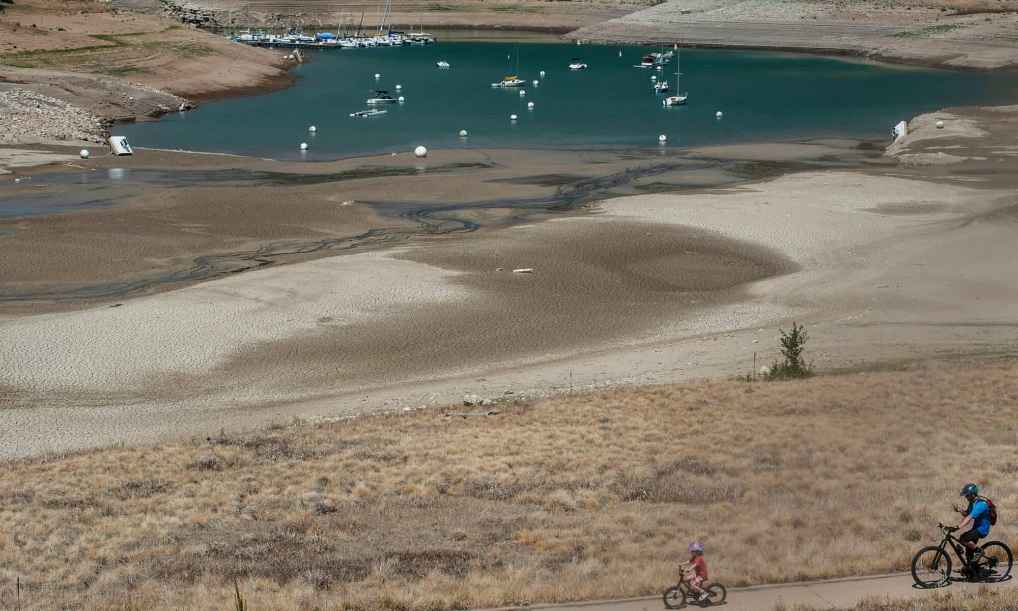 photo: low water level in reservoir. Plan to slow creeping Colorado River crisis could drain more water from Blue Mesa, Flaming Gorge reservoirs