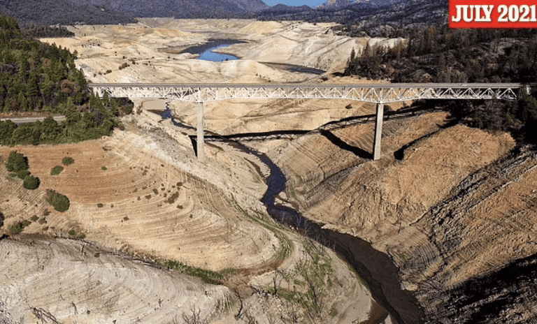 Incredible images show DRAMATIC change in water levels at California’s Lake Oroville — at 100% capacity compared to drought of 2021
