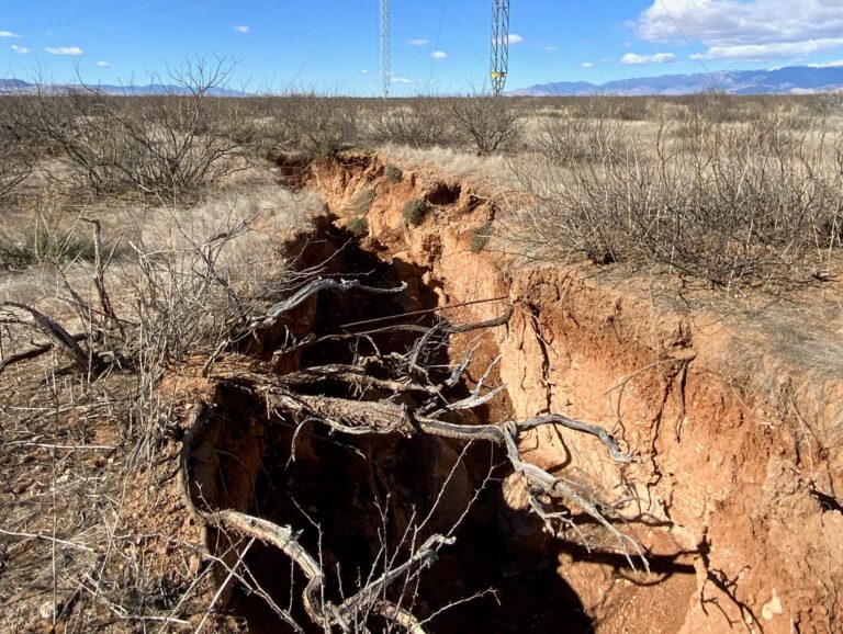 The US has pumped so much groundwater that it’s literally splitting the ground open across the American Southwest